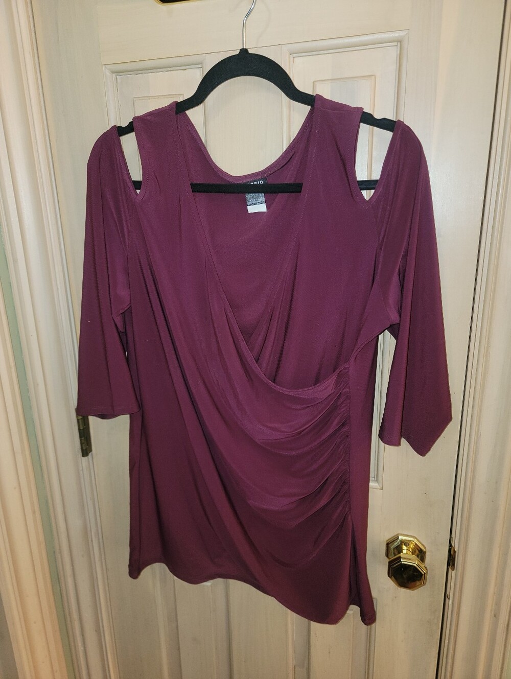 Torrid Sz 2 Maroon Plum Cold-Shoulder Ruched Surplice Shirt Womens Plus Sz 2X